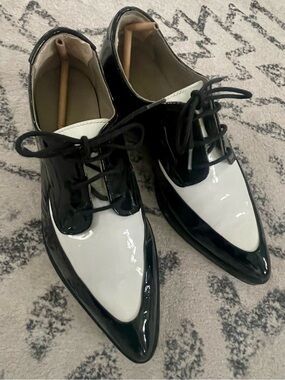Black and White Patent Lace-Up women’s Dress Shoes, EU 37